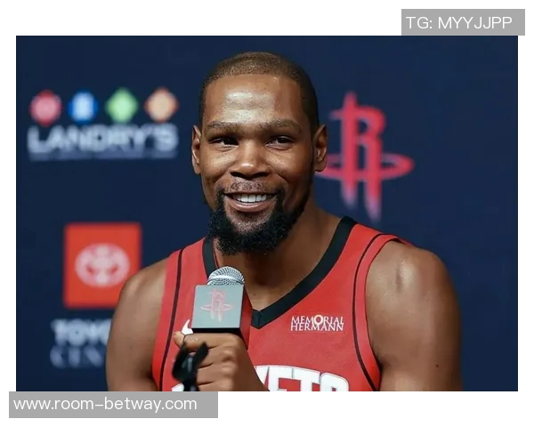 小卡半场强势表现单打得分12分4板3断全力防守杜兰特